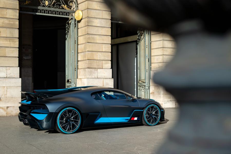  Bugatti Divo 2018 года  (фото 29 из 46)